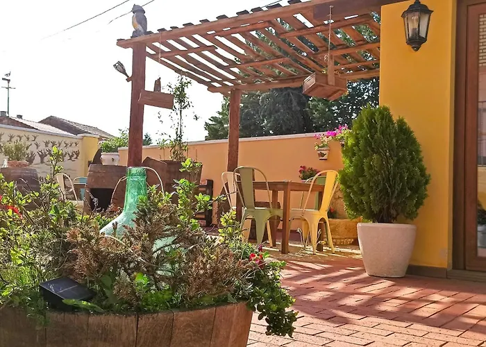 El Guardavinas, Entre Montes Y Vinedos