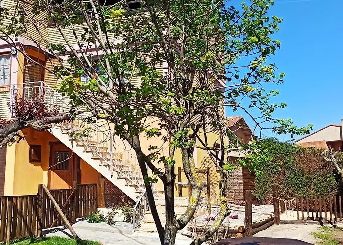 El Guardavinas, Entre Montes Y Vinedos
