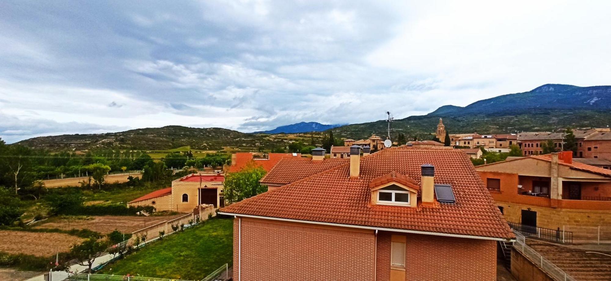 El Guardavinas, Entre Montes Y Vinedos *